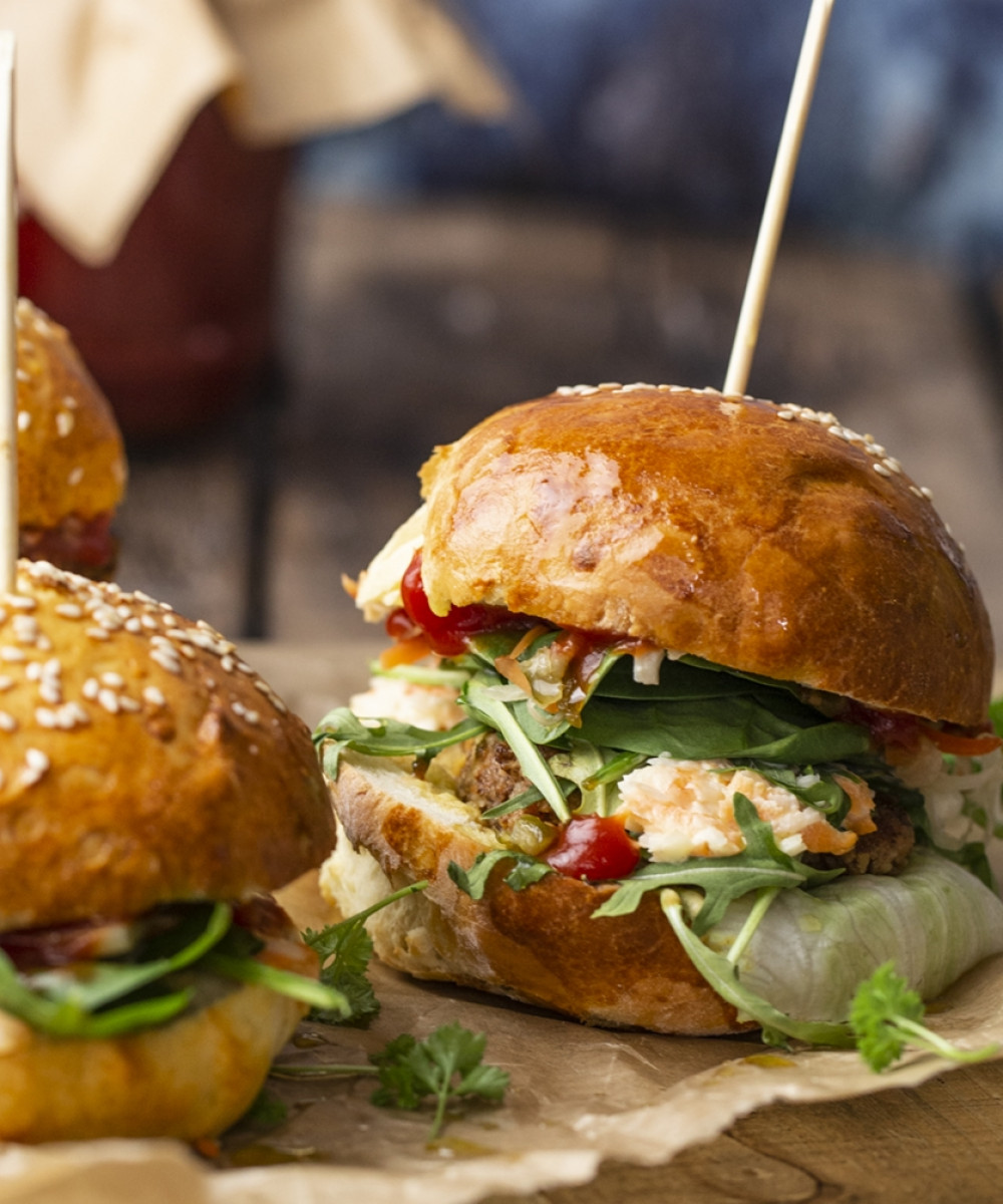 PEKÁNDIÓS CSIBEBURGER HÁZI KÉSZÍTÉSŰ BUCIVAL