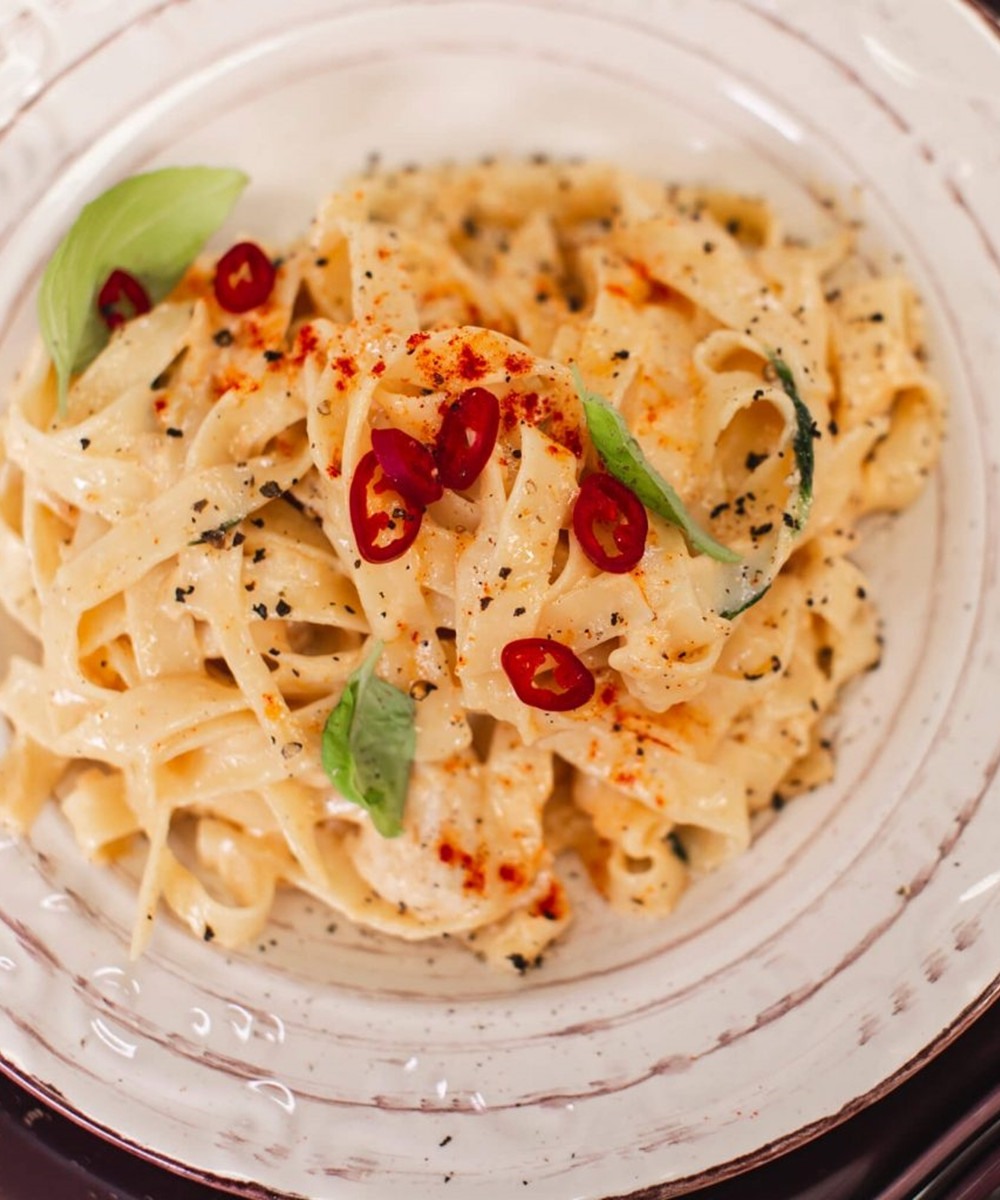 TEJSZÍNES-CSIRKÉS TAGLIATELLE