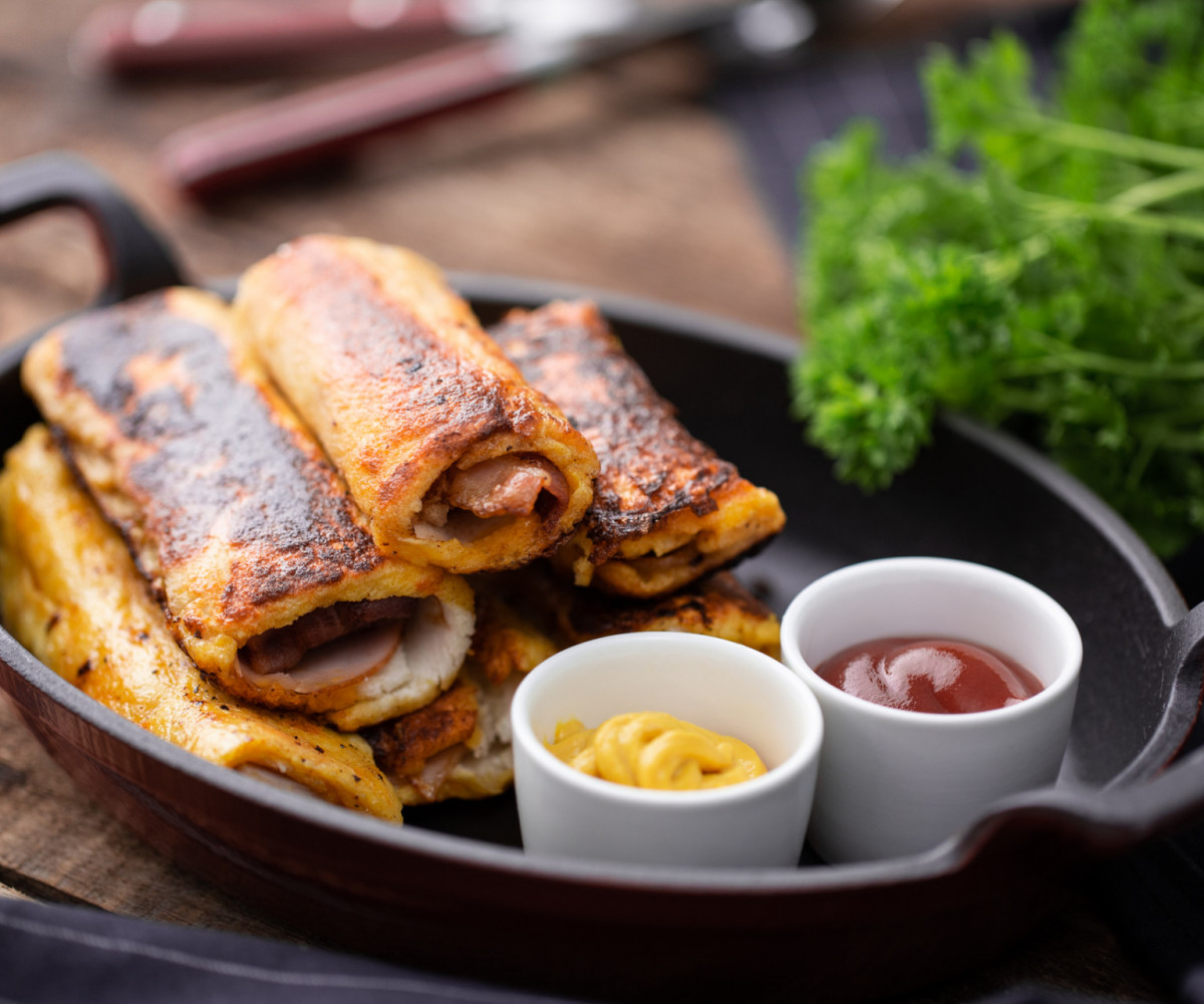 SONKÁVAL TÖLTÖTT BUNDÁSKENYÉR TEKERCS