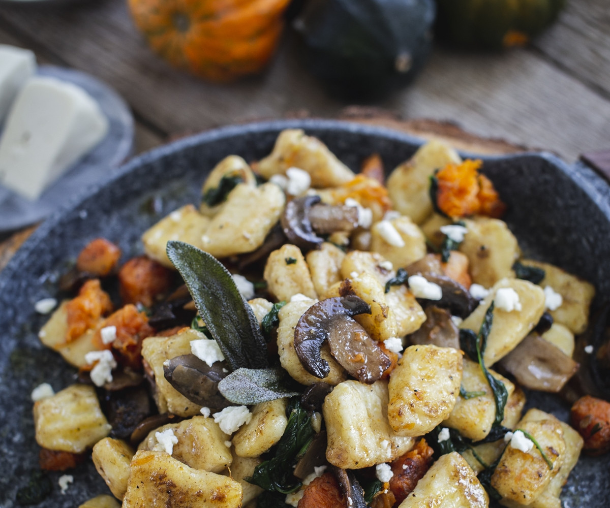 BARNA VAJAS GNOCCHI PIRÍTOTT SÜTŐTÖK KOCKÁKKAL