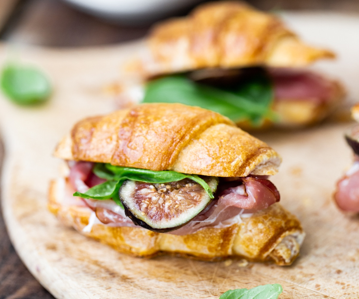 CROISSANT SZENDVICS FÜGÉVEL