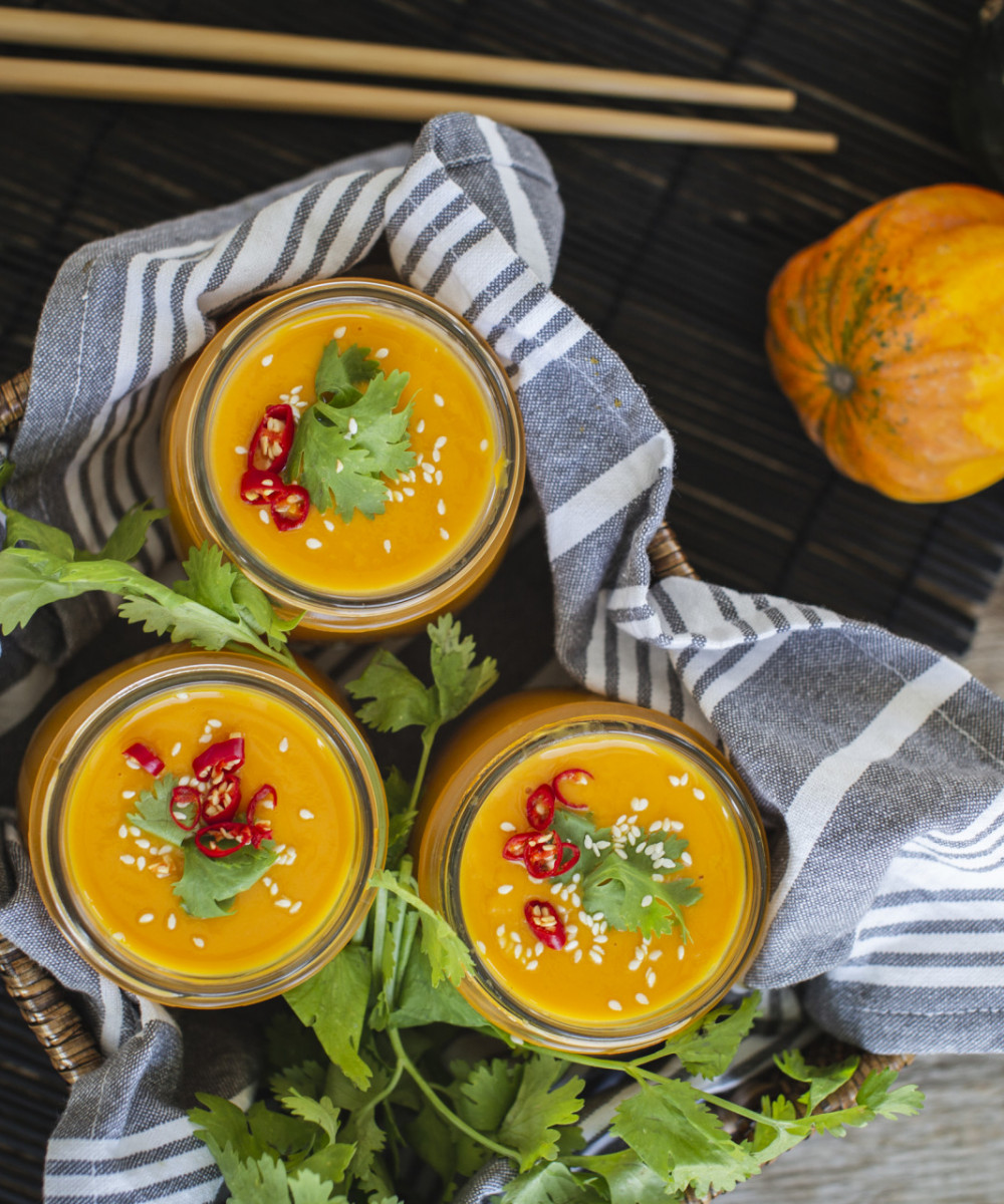 KÓKUSZTEJES SÜTŐTÖKKRÉMLEVES FRISS CHILIVEL