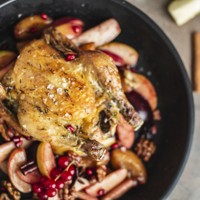 ROPOGÓS BÉBICSIRKE SÜLT GYÜMÖLCSÁGYON