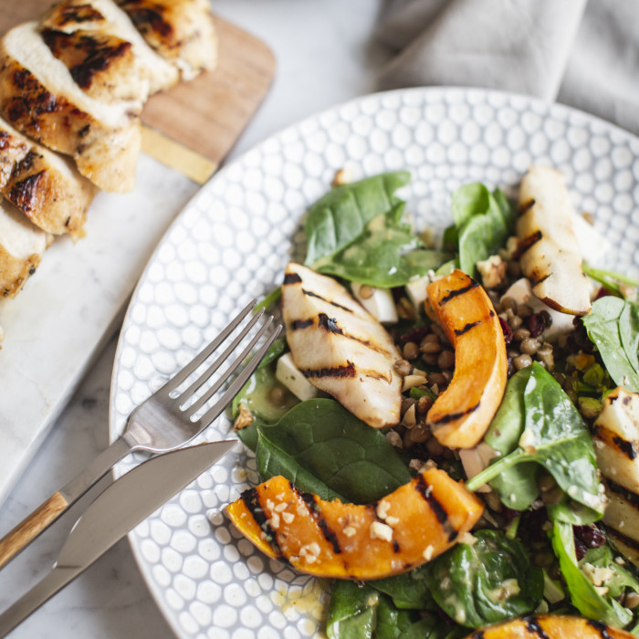 SALÁTA-OMLÓS CSIRKEMELLEL