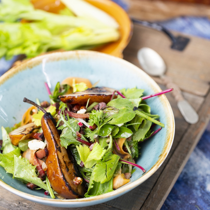 KARAMELLIZÁLT KÖRTÉS SERTÉS-SONKA SALÁTA