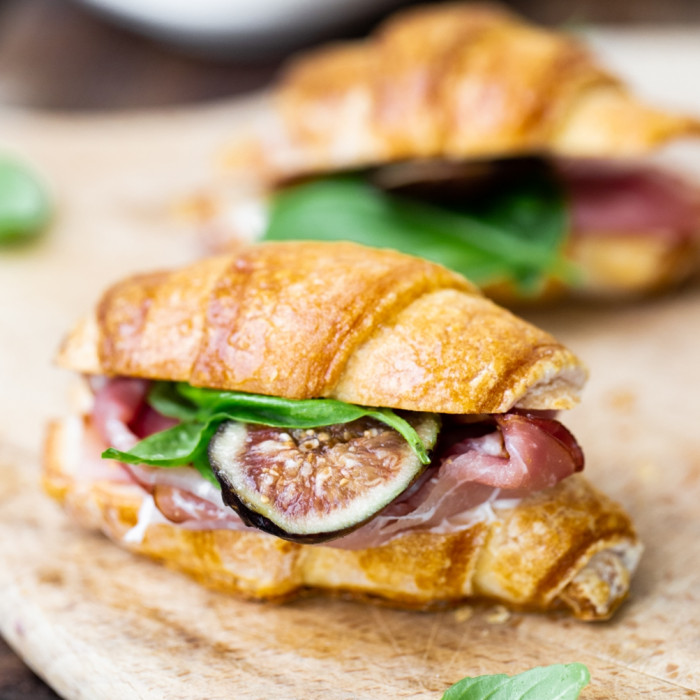 CROISSANT SZENDVICS FÜGÉVEL