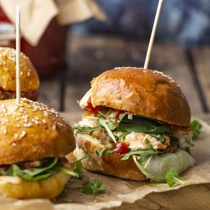 PEKÁNDIÓS CSIBEBURGER HÁZI KÉSZÍTÉSŰ BUCIVAL