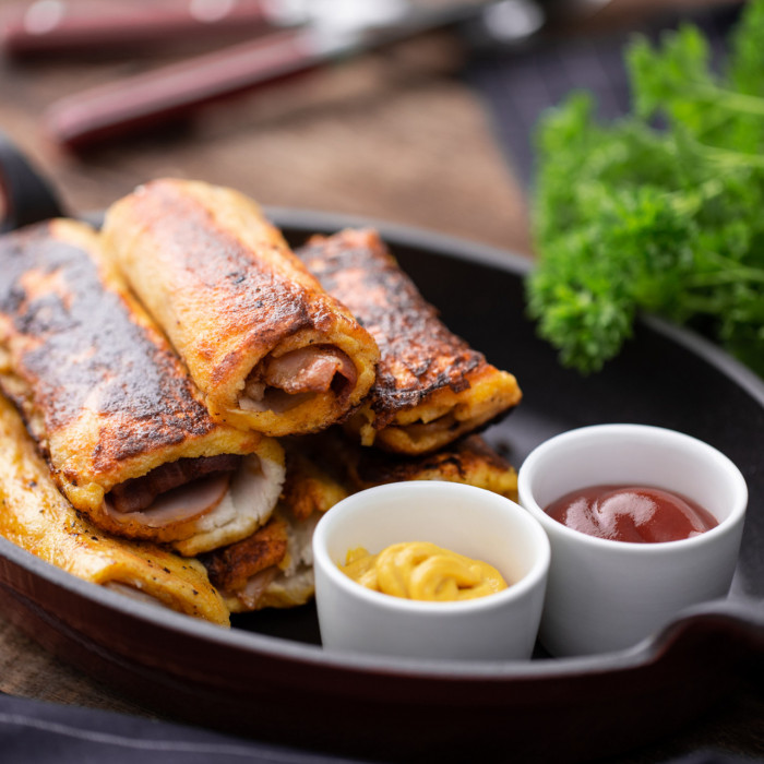 SONKÁVAL TÖLTÖTT BUNDÁSKENYÉR TEKERCS