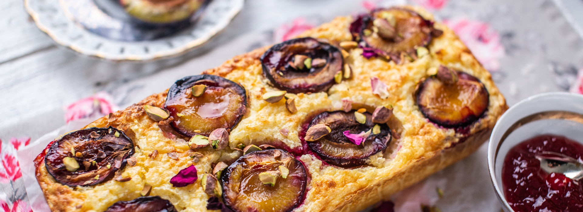 ILLATOS SZILVÁS RIZSFELFÚJT PISZTÁCIÁVAL